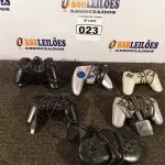 LOTE 023 - 07 CONTROLES DE VÍDEO GAME. (NO ESTADO) ATENÇÃO! FAZER A VISITAÇÃO ANTES DE ARREMATAR, NÃO SABEMOS SE FUNCIONA. LEILÃO NÃO TEM GARANTIA E NEM DEVOLUÇÃO, SUJEITO A POSSÍVEIS AVARIAS VISÍVEIS/OCULTAS E/OU AUSÊNCIA DE COMPONENTES.