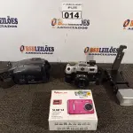 LOTE 014 - 01 CÂMERA FILMADORA PANASONIC AFX8, 01 CÂMERA WEB SLIM 54 COM CABOS E CASE E 01 CÂMERA DL2000 OLYMPIA. (NO ESTADO) ATENÇÃO! FAZER A VISITAÇÃO ANTES DE ARREMATAR, NÃO SABEMOS SE FUNCIONA. LEILÃO NÃO TEM GARANTIA E NEM DEVOLUÇÃO, SUJEITO A POSSÍVEIS AVARIAS VISÍVEIS/OCULTAS E/OU AUSÊNCIA DE COMPONENTES.