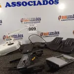LOTE 009 - 01 ACELERADOR DE VÍDEO GAME, 02 CONTROLES DE DRONE, 01 PEDAL E 01 TERMÔMETRO COM O DISPLAY DANIFICADO.  (NO ESTADO) ATENÇÃO! FAZER A VISITAÇÃO ANTES DE ARREMATAR, NÃO SABEMOS SE FUNCIONA. LEILÃO NÃO TEM GARANTIA E NEM DEVOLUÇÃO, SUJEITO A POSSÍVEIS AVARIAS VISÍVEIS/OCULTAS E/OU AUSÊNCIA DE COMPONENTES.