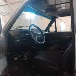 LOTE 010 - 01 CAMINHÃO FORD/F4000 TURBO 4.3T, MOTOR X10 MWM DIESEL, ANO 1997/97, COR PRATA, SEM DÉBITOS , ESTA COM ENTRADA DE AR.(NO ESTADO)