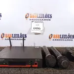 LOTE 006 - 01 RECEIVER COM FONTE E 02 MICROFONES. (NO ESTADO) ATENÇÃO! FAZER A VISITAÇÃO ANTES DE ARREMATAR, NÃO SABEMOS SE FUNCIONA. LEILÃO NÃO TEM GARANTIA E NEM DEVOLUÇÃO, SUJEITO A POSSÍVEIS AVARIAS VISÍVEIS/OCULTAS E/OU AUSÊNCIA DE COMPONENTES.