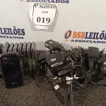 LOTE 019 - 10 APARELHOS CELULARES LG COM CARREGADOR. (NO ESTADO) ATENÇÃO! FAZER A VISITAÇÃO ANTES DE ARREMATAR, NÃO SABEMOS SE FUNCIONA. LEILÃO NÃO TEM GARANTIA E NEM DEVOLUÇÃO, SUJEITO A POSSÍVEIS AVARIAS VISÍVEIS/OCULTAS E/OU AUSÊNCIA DE COMPONENTES.