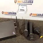 LOTE 006 - 01 RECEIVER COM FONTE E 02 MICROFONES. (NO ESTADO) ATENÇÃO! FAZER A VISITAÇÃO ANTES DE ARREMATAR, NÃO SABEMOS SE FUNCIONA. LEILÃO NÃO TEM GARANTIA E NEM DEVOLUÇÃO, SUJEITO A POSSÍVEIS AVARIAS VISÍVEIS/OCULTAS E/OU AUSÊNCIA DE COMPONENTES.