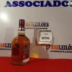 LOTE 006 - 01 GARRAFA DE WHISKY CHIVAS REGAL 12 ANOS BLENDED SCOTCH 1L. (NO ESTADO EM QUE SE ENCONTRA) ATENÇÃO! FAZER A VISITAÇÃO ANTES DE ARREMATAR, NÃO SABEMOS SE FUNCIONA. LEILÃO NÃO TEM GARANTIA E NEM DEVOLUÇÃO, SUJEITO A POSSÍVEIS AVARIAS VISÍVEIS/OCULTAS E/OU AUSÊNCIA DE COMPONENTES.  