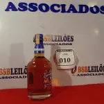 LOTE 010 - 01 GARRAFA DE WHISKY CHIVAS REGAL 18 ANOS GOLD SIGNATURE 750ML. (NO ESTADO EM QUE SE ENCONTRA) ATENÇÃO! FAZER A VISITAÇÃO ANTES DE ARREMATAR, NÃO SABEMOS SE FUNCIONA. LEILÃO NÃO TEM GARANTIA E NEM DEVOLUÇÃO, SUJEITO A POSSÍVEIS AVARIAS VISÍVEIS/OCULTAS E/OU AUSÊNCIA DE COMPONENTES.   
