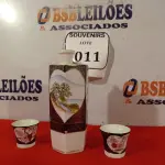 LOTE 011 - 01 GARRAFINHA DE SAQUÊ COM 02 COPOS FUNDO GUEISHA SATSUMA. (NO ESTADO EM QUE SE ENCONTRA) ATENÇÃO! FAZER A VISITAÇÃO ANTES DE ARREMATAR, NÃO SABEMOS SE FUNCIONA. LEILÃO NÃO TEM GARANTIA E NEM DEVOLUÇÃO, SUJEITO A POSSÍVEIS AVARIAS VISÍVEIS/OCULTAS E/OU AUSÊNCIA DE COMPONENTES.  