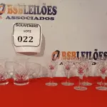 LOTE 022 - 01 BELÍSSIMO JOGO DE CRISTAL COM 07 TAÇAS E 04 COPOS PARA LICOR. (NO ESTADO EM QUE SE ENCONTRA) ATENÇÃO! FAZER A VISITAÇÃO ANTES DE ARREMATAR, NÃO SABEMOS SE FUNCIONA. LEILÃO NÃO TEM GARANTIA E NEM DEVOLUÇÃO, SUJEITO A POSSÍVEIS AVARIAS VISÍVEIS/OCULTAS E/OU AUSÊNCIA DE COMPONENTES.