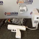 LOTE 025 - 01 CONSOLE WII COM FONTE E 01 PISTOLA CONTROLE. (NO ESTADO) ATENÇÃO! FAZER A VISITAÇÃO ANTES DE ARREMATAR, NÃO SABEMOS SE FUNCIONA. LEILÃO NÃO TEM GARANTIA E NEM DEVOLUÇÃO, SUJEITO A POSSÍVEIS AVARIAS VISÍVEIS/OCULTAS E/OU AUSÊNCIA DE COMPONENTES.