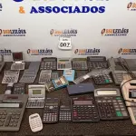 LOTE 007 - 01 LOTE COM DIVERSAS CALCULADORAS, MARCAS E MODELOS DIVERSOS. (NO ESTADO) ATENÇÃO! FAZER A VISITAÇÃO ANTES DE ARREMATAR, NÃO SABEMOS SE FUNCIONA. LEILÃO NÃO TEM GARANTIA E NEM DEVOLUÇÃO, SUJEITO A POSSÍVEIS AVARIAS VISÍVEIS/OCULTAS E/OU AUSÊNCIA DE COMPONENTES.