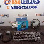 LOTE 022 - 02 HEADSETS SENDO 01 P/RETIRADA DE PEÇAS, 01 WEBCAM E 01 TECLADO. (NO ESTADO) ATENÇÃO! FAZER A VISITAÇÃO ANTES DE ARREMATAR, NÃO SABEMOS SE FUNCIONA. LEILÃO NÃO TEM GARANTIA E NEM DEVOLUÇÃO, SUJEITO A POSSÍVEIS AVARIAS VISÍVEIS/OCULTAS E/OU AUSÊNCIA DE COMPONENTES.