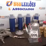 LOTE 006 - 04 GARRAFAS TÉRMICAS E UTENSÍLIOS DIVERSOS P/COZINHA. (NO ESTADO) ATENÇÃO! FAZER A VISITAÇÃO ANTES DE ARREMATAR, NÃO SABEMOS SE FUNCIONA. LEILÃO NÃO TEM GARANTIA E NEM DEVOLUÇÃO, SUJEITO A POSSÍVEIS AVARIAS VISÍVEIS/OCULTAS E/OU AUSÊNCIA DE COMPONENTES.