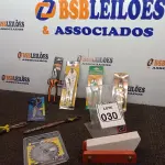 LOTE 030 - 01 AMOLADOR DE FACA, 01 DISCO P/MAKITA E MATERIAIS DIVERSOS. (NO ESTADO) ATENÇÃO! FAZER A VISITAÇÃO ANTES DE ARREMATAR, NÃO SABEMOS SE FUNCIONA. LEILÃO NÃO TEM GARANTIA E NEM DEVOLUÇÃO, SUJEITO A POSSÍVEIS AVARIAS VISÍVEIS/OCULTAS E/OU AUSÊNCIA DE COMPONENTES.
