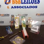 LOTE 030 - 01 AMOLADOR DE FACA, 01 DISCO P/MAKITA E MATERIAIS DIVERSOS. (NO ESTADO) ATENÇÃO! FAZER A VISITAÇÃO ANTES DE ARREMATAR, NÃO SABEMOS SE FUNCIONA. LEILÃO NÃO TEM GARANTIA E NEM DEVOLUÇÃO, SUJEITO A POSSÍVEIS AVARIAS VISÍVEIS/OCULTAS E/OU AUSÊNCIA DE COMPONENTES.