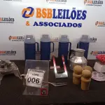 LOTE 006 - 04 GARRAFAS TÉRMICAS E UTENSÍLIOS DIVERSOS P/COZINHA. (NO ESTADO) ATENÇÃO! FAZER A VISITAÇÃO ANTES DE ARREMATAR, NÃO SABEMOS SE FUNCIONA. LEILÃO NÃO TEM GARANTIA E NEM DEVOLUÇÃO, SUJEITO A POSSÍVEIS AVARIAS VISÍVEIS/OCULTAS E/OU AUSÊNCIA DE COMPONENTES.