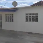 01 CASA DE ESQUINA NA QR 405 CONJUNTO 9 LOTE 8 COM SALA, COZINHA, BANHEIRO SOCIAL, 03 QUARTOS, SENDO 01 SUÍTE, ÁREA DE SERVIÇO COBERTA ,GARAGEM E 01 LOJA COM BANHEIRO. SAMAMBAIA NORTE - DF, ÁREA DO LOTE 149,50 M², ÁREA CONSTRUÍDA 176,12 M², 405 CONJUNTO 9 LOTE 8 - SAMAMBAIA NORTE - DF, ÁREA DO LOTE 149,50 M², ÁREA CONSTRUÍDA 176,12 M², MATRÍCULA Nº. 163299 (NO ESTADO) (VISITAÇÃO AGENDAR 61-9445-2031 WHATSAPP) (IPTU 2025 PAGO)