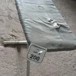 01 TÁBUA DE PASSAR ROUPAS. (NO ESTADO EM QUE SE ENCONTRA. SUJEITO A AVARIAS OCULTAS/VISÍVEIS.)