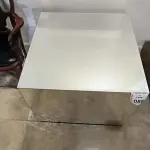 01 MESA DE CENTRO EM DESIGNER CÚBICO ESPELHADA. (NO ESTADO) ATENÇÃO! FAZER A VISITAÇÃO ANTES DE ARREMATAR, NÃO SABEMOS SE FUNCIONA, LEILÃO NÃO TEM GARANTIA E NEM DEVOLUÇÃO, SUJEITO A POSSÍVEIS AVARIAS VISÍVEIS/OCULTAS E/OU AUSÊNCIA DE COMPONENTES.