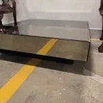 01 MESA DE CENTRO QUADRADA ESPELHADA. (NO ESTADO) ATENÇÃO! FAZER A VISITAÇÃO ANTES DE ARREMATAR, NÃO SABEMOS SE FUNCIONA, LEILÃO NÃO TEM GARANTIA E NEM DEVOLUÇÃO, SUJEITO A POSSÍVEIS AVARIAS VISÍVEIS/OCULTAS E/OU AUSÊNCIA DE COMPONENTES.