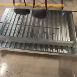 01 MESA DE CENTRO RETANGULAR ESPELHADA.  (NO ESTADO) ATENÇÃO! FAZER A VISITAÇÃO ANTES DE ARREMATAR, NÃO SABEMOS SE FUNCIONA, LEILÃO NÃO TEM GARANTIA E NEM DEVOLUÇÃO, SUJEITO A POSSÍVEIS AVARIAS VISÍVEIS/OCULTAS E/OU AUSÊNCIA DE COMPONENTES.