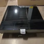 01 MESA DE CENTRO QUADRADA ESPELHADA ESCURA.  (NO ESTADO) ATENÇÃO! FAZER A VISITAÇÃO ANTES DE ARREMATAR, NÃO SABEMOS SE FUNCIONA, LEILÃO NÃO TEM GARANTIA E NEM DEVOLUÇÃO, SUJEITO A POSSÍVEIS AVARIAS VISÍVEIS/OCULTAS E/OU AUSÊNCIA DE COMPONENTES.
