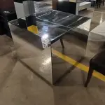 01 MESA DE CENTRO EM DESIGNER CÚBICO ESPELHADA. (NO ESTADO) ATENÇÃO! FAZER A VISITAÇÃO ANTES DE ARREMATAR, NÃO SABEMOS SE FUNCIONA, LEILÃO NÃO TEM GARANTIA E NEM DEVOLUÇÃO, SUJEITO A POSSÍVEIS AVARIAS VISÍVEIS/OCULTAS E/OU AUSÊNCIA DE COMPONENTES.