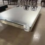 01 MESA DE CENTRO RETANGULAR ESPELHADA.  (NO ESTADO) ATENÇÃO! FAZER A VISITAÇÃO ANTES DE ARREMATAR, NÃO SABEMOS SE FUNCIONA, LEILÃO NÃO TEM GARANTIA E NEM DEVOLUÇÃO, SUJEITO A POSSÍVEIS AVARIAS VISÍVEIS/OCULTAS E/OU AUSÊNCIA DE COMPONENTES.