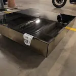 01 MESA DE CENTRO QUADRADA ESPELHADA. (NO ESTADO) ATENÇÃO! FAZER A VISITAÇÃO ANTES DE ARREMATAR, NÃO SABEMOS SE FUNCIONA, LEILÃO NÃO TEM GARANTIA E NEM DEVOLUÇÃO, SUJEITO A POSSÍVEIS AVARIAS VISÍVEIS/OCULTAS E/OU AUSÊNCIA DE COMPONENTES.