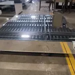 01 MESA DE CENTRO QUADRADA ESPELHADA.  (NO ESTADO) ATENÇÃO! FAZER A VISITAÇÃO ANTES DE ARREMATAR, NÃO SABEMOS SE FUNCIONA, LEILÃO NÃO TEM GARANTIA E NEM DEVOLUÇÃO, SUJEITO A POSSÍVEIS AVARIAS VISÍVEIS/OCULTAS E/OU AUSÊNCIA DE COMPONENTES.