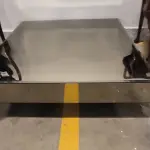 01 MESA DE CENTRO QUADRADA ESPELHADA. (NO ESTADO) ATENÇÃO! FAZER A VISITAÇÃO ANTES DE ARREMATAR, NÃO SABEMOS SE FUNCIONA, LEILÃO NÃO TEM GARANTIA E NEM DEVOLUÇÃO, SUJEITO A POSSÍVEIS AVARIAS VISÍVEIS/OCULTAS E/OU AUSÊNCIA DE COMPONENTES.