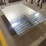01 MESA DE CENTRO RETANGULAR ESPELHADA.  (NO ESTADO) ATENÇÃO! FAZER A VISITAÇÃO ANTES DE ARREMATAR, NÃO SABEMOS SE FUNCIONA, LEILÃO NÃO TEM GARANTIA E NEM DEVOLUÇÃO, SUJEITO A POSSÍVEIS AVARIAS VISÍVEIS/OCULTAS E/OU AUSÊNCIA DE COMPONENTES.