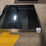 01 MESA DE CENTRO QUADRADA ESPELHADA.  (NO ESTADO) ATENÇÃO! FAZER A VISITAÇÃO ANTES DE ARREMATAR, NÃO SABEMOS SE FUNCIONA, LEILÃO NÃO TEM GARANTIA E NEM DEVOLUÇÃO, SUJEITO A POSSÍVEIS AVARIAS VISÍVEIS/OCULTAS E/OU AUSÊNCIA DE COMPONENTES.