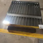 01 MESA DE CENTRO QUADRADA ESPELHADA.  (NO ESTADO) ATENÇÃO! FAZER A VISITAÇÃO ANTES DE ARREMATAR, NÃO SABEMOS SE FUNCIONA, LEILÃO NÃO TEM GARANTIA E NEM DEVOLUÇÃO, SUJEITO A POSSÍVEIS AVARIAS VISÍVEIS/OCULTAS E/OU AUSÊNCIA DE COMPONENTES.