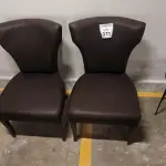 02 CADEIRAS DECORATIVAS PARA SALA DE JANTAR COM ESTRUTURA EM MADEIRA E ESTOFAMENTO EM COURO SINTÉTICO MARROM. (NO ESTADO) ATENÇÃO! FAZER A VISITAÇÃO ANTES DE ARREMATAR, NÃO SABEMOS SE FUNCIONA, LEILÃO NÃO TEM GARANTIA E NEM DEVOLUÇÃO, SUJEITO A POSSÍVEIS AVARIAS VISÍVEIS/OCULTAS E/OU AUSÊNCIA DE COMPONENTES.