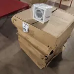 05 CAIXAS COM 09 LUMINÁRIAS SPOT DE EMBUTIR QUADRADO FOCUS 30 A BRANCO FOSCO.  (NO ESTADO) ATENÇÃO! FAZER A VISITAÇÃO ANTES DE ARREMATAR, NÃO SABEMOS SE FUNCIONA, LEILÃO NÃO TEM GARANTIA E NEM DEVOLUÇÃO, SUJEITO A POSSÍVEIS AVARIAS VISÍVEIS/OCULTAS E/OU AUSÊNCIA DE COMPONENTES.