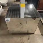 01 MESA DE CENTRO EM DESIGNER CÚBICO ESPELHADA. (NO ESTADO) ATENÇÃO! FAZER A VISITAÇÃO ANTES DE ARREMATAR, NÃO SABEMOS SE FUNCIONA, LEILÃO NÃO TEM GARANTIA E NEM DEVOLUÇÃO, SUJEITO A POSSÍVEIS AVARIAS VISÍVEIS/OCULTAS E/OU AUSÊNCIA DE COMPONENTES.