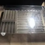 01 MESA DE CENTRO RETANGULAR ESPELHADA.  (NO ESTADO) ATENÇÃO! FAZER A VISITAÇÃO ANTES DE ARREMATAR, NÃO SABEMOS SE FUNCIONA, LEILÃO NÃO TEM GARANTIA E NEM DEVOLUÇÃO, SUJEITO A POSSÍVEIS AVARIAS VISÍVEIS/OCULTAS E/OU AUSÊNCIA DE COMPONENTES.