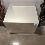 01 MESA DE CENTRO EM DESIGNER CÚBICO ESPELHADA. (NO ESTADO) ATENÇÃO! FAZER A VISITAÇÃO ANTES DE ARREMATAR, NÃO SABEMOS SE FUNCIONA, LEILÃO NÃO TEM GARANTIA E NEM DEVOLUÇÃO, SUJEITO A POSSÍVEIS AVARIAS VISÍVEIS/OCULTAS E/OU AUSÊNCIA DE COMPONENTES.