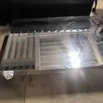 01 MESA DE CENTRO RETANGULAR ESPELHADA.  (NO ESTADO) ATENÇÃO! FAZER A VISITAÇÃO ANTES DE ARREMATAR, NÃO SABEMOS SE FUNCIONA, LEILÃO NÃO TEM GARANTIA E NEM DEVOLUÇÃO, SUJEITO A POSSÍVEIS AVARIAS VISÍVEIS/OCULTAS E/OU AUSÊNCIA DE COMPONENTES.