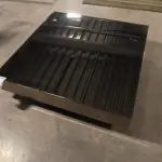 01 MESA DE CENTRO QUADRADA ESPELHADA.  (NO ESTADO) ATENÇÃO! FAZER A VISITAÇÃO ANTES DE ARREMATAR, NÃO SABEMOS SE FUNCIONA, LEILÃO NÃO TEM GARANTIA E NEM DEVOLUÇÃO, SUJEITO A POSSÍVEIS AVARIAS VISÍVEIS/OCULTAS E/OU AUSÊNCIA DE COMPONENTES.