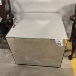 01 MESA DE CENTRO EM DESIGNER CÚBICO ESPELHADA. (NO ESTADO) ATENÇÃO! FAZER A VISITAÇÃO ANTES DE ARREMATAR, NÃO SABEMOS SE FUNCIONA, LEILÃO NÃO TEM GARANTIA E NEM DEVOLUÇÃO, SUJEITO A POSSÍVEIS AVARIAS VISÍVEIS/OCULTAS E/OU AUSÊNCIA DE COMPONENTES.
