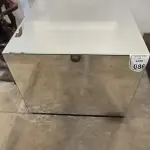 01 MESA DE CENTRO EM DESIGNER CÚBICO ESPELHADA. (NO ESTADO) ATENÇÃO! FAZER A VISITAÇÃO ANTES DE ARREMATAR, NÃO SABEMOS SE FUNCIONA, LEILÃO NÃO TEM GARANTIA E NEM DEVOLUÇÃO, SUJEITO A POSSÍVEIS AVARIAS VISÍVEIS/OCULTAS E/OU AUSÊNCIA DE COMPONENTES.