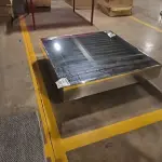 01 MESA DE CENTRO QUADRADA ESPELHADA.  (NO ESTADO) ATENÇÃO! FAZER A VISITAÇÃO ANTES DE ARREMATAR, NÃO SABEMOS SE FUNCIONA, LEILÃO NÃO TEM GARANTIA E NEM DEVOLUÇÃO, SUJEITO A POSSÍVEIS AVARIAS VISÍVEIS/OCULTAS E/OU AUSÊNCIA DE COMPONENTES.