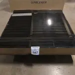 01 MESA DE CENTRO QUADRADA ESPELHADA ESCURA.  (NO ESTADO) ATENÇÃO! FAZER A VISITAÇÃO ANTES DE ARREMATAR, NÃO SABEMOS SE FUNCIONA, LEILÃO NÃO TEM GARANTIA E NEM DEVOLUÇÃO, SUJEITO A POSSÍVEIS AVARIAS VISÍVEIS/OCULTAS E/OU AUSÊNCIA DE COMPONENTES.