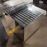 01 MESA DE CENTRO EM DESIGNER CÚBICO ESPELHADA. (NO ESTADO) ATENÇÃO! FAZER A VISITAÇÃO ANTES DE ARREMATAR, NÃO SABEMOS SE FUNCIONA, LEILÃO NÃO TEM GARANTIA E NEM DEVOLUÇÃO, SUJEITO A POSSÍVEIS AVARIAS VISÍVEIS/OCULTAS E/OU AUSÊNCIA DE COMPONENTES.