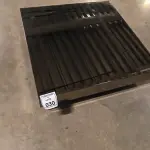 01 MESA DE CENTRO QUADRADA ESPELHADA.  (NO ESTADO) ATENÇÃO! FAZER A VISITAÇÃO ANTES DE ARREMATAR, NÃO SABEMOS SE FUNCIONA, LEILÃO NÃO TEM GARANTIA E NEM DEVOLUÇÃO, SUJEITO A POSSÍVEIS AVARIAS VISÍVEIS/OCULTAS E/OU AUSÊNCIA DE COMPONENTES.