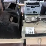 01 LUMINÁRIA DE EMERGÊNCIA MODELO SISTEMA BLH MARCA AUREONLUX, 01 MÁQUINA DE CONTAR MOEDAS E 03 MÁQUINAS DE CONTAR CÉDULAS DE MARCAS E MODELOS DIVERSOS. (NO ESTADO) ATENÇÃO! FAZER A VISITAÇÃO ANTES DE ARREMATAR, NÃO SABEMOS SE FUNCIONA, LEILÃO NÃO TEM GARANTIA E NEM DEVOLUÇÃO, SUJEITO A POSSÍVEIS AVARIAS VISÍVEIS/OCULTAS E/OU AUSÊNCIA DE COMPONENTES.