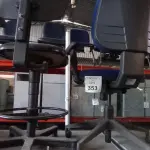 01 CADEIRA DE ESCRITÓRIO GIRATÓRIA. (NO ESTADO) ATENÇÃO! FAZER A VISITAÇÃO ANTES DE ARREMATAR, NÃO SABEMOS SE FUNCIONA, LEILÃO NÃO TEM GARANTIA E NEM DEVOLUÇÃO, SUJEITO A POSSÍVEIS AVARIAS VISÍVEIS/OCULTAS E/OU AUSÊNCIA DE COMPONENTES.
