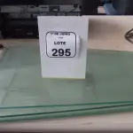 04 VIDROS DE 0,64 CM EM FORMA TRAPEZOIDAL. (NO ESTADO) ATENÇÃO! FAZER A VISITAÇÃO ANTES DE ARREMATAR, NÃO SABEMOS SE FUNCIONA, LEILÃO NÃO TEM GARANTIA E NEM DEVOLUÇÃO, SUJEITO A POSSÍVEIS AVARIAS VISÍVEIS/OCULTAS E/OU AUSÊNCIA DE COMPONENTES.