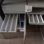 02 ARMÁRIOS PARA CPU COM 01 PORTA E 01 GAVETA. (NO ESTADO) ATENÇÃO! FAZER A VISITAÇÃO ANTES DE ARREMATAR, NÃO SABEMOS SE FUNCIONA, LEILÃO NÃO TEM GARANTIA E NEM DEVOLUÇÃO, SUJEITO A POSSÍVEIS AVARIAS VISÍVEIS/OCULTAS E/OU AUSÊNCIA DE COMPONENTES.
