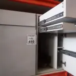 02 ARMÁRIOS PARA CPU COM 01 PORTA E 01 GAVETA. (NO ESTADO) ATENÇÃO! FAZER A VISITAÇÃO ANTES DE ARREMATAR, NÃO SABEMOS SE FUNCIONA, LEILÃO NÃO TEM GARANTIA E NEM DEVOLUÇÃO, SUJEITO A POSSÍVEIS AVARIAS VISÍVEIS/OCULTAS E/OU AUSÊNCIA DE COMPONENTES.